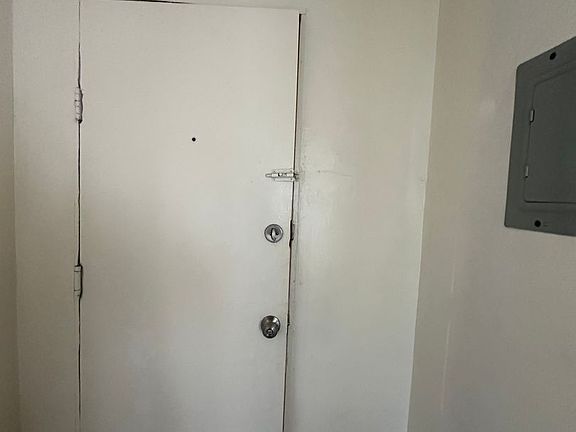 2nd image of 901 S Vermont Ave APT 29