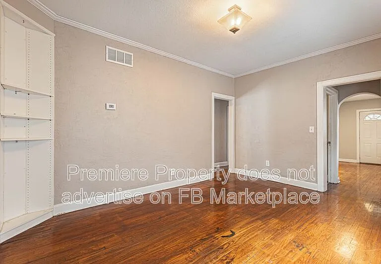 239 S Mill St — Photo 4