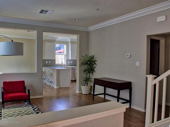 3rd image of 281 N Mar Vista Ave Unit 1