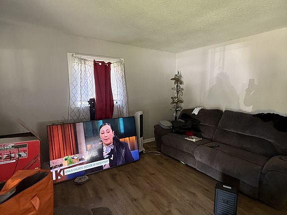 3rd image of 2165 White Ave