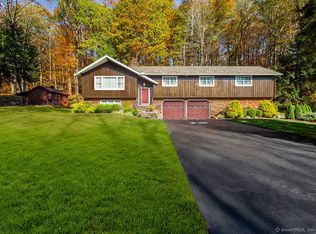 19 Wicks Manor Dr, Danbury, CT 06810