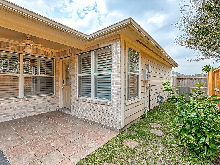15943 Pleasant Green Cir — Photo 39