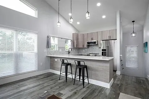 2487 Randall St — Photo 8