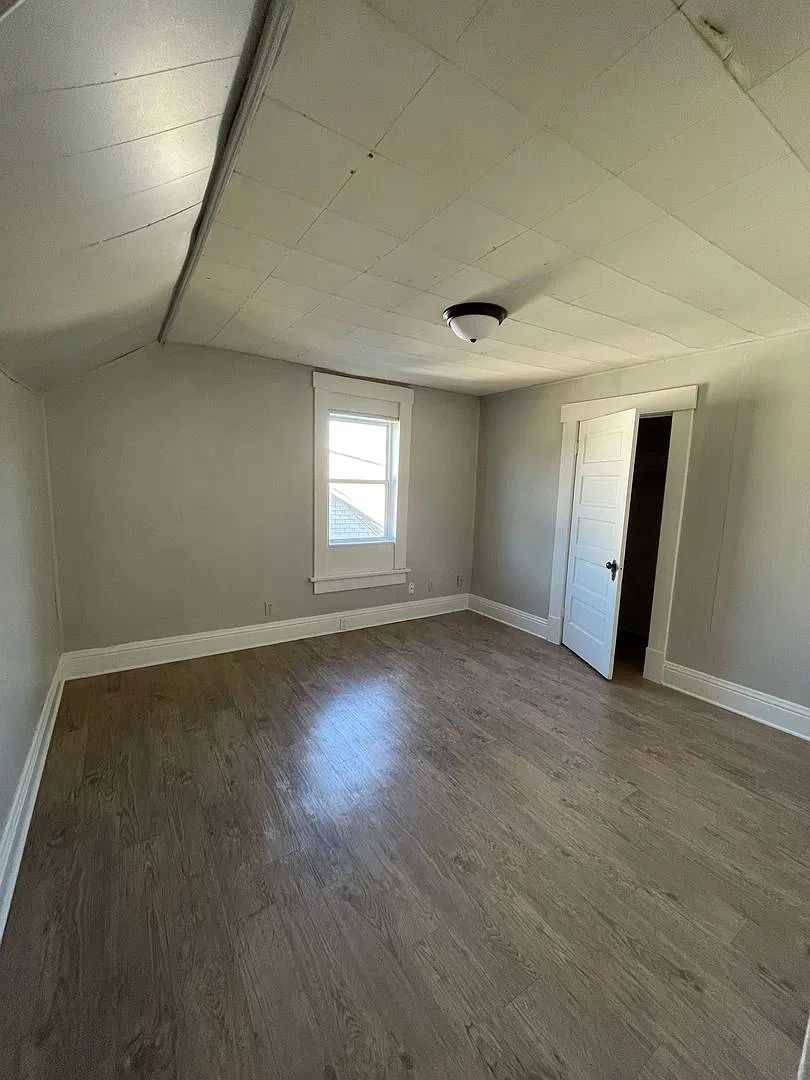 1910 Vinton St-HBS Capital — Photo 4