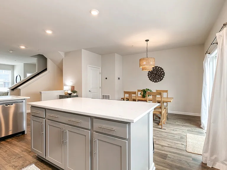 2050 Hinshaw Dr — Photo 18