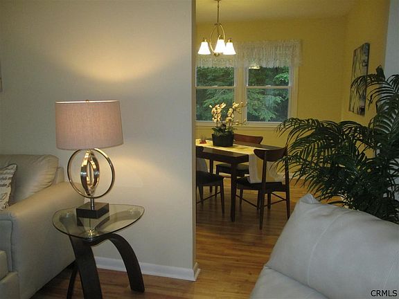 5th image of 14 Frederick Dr