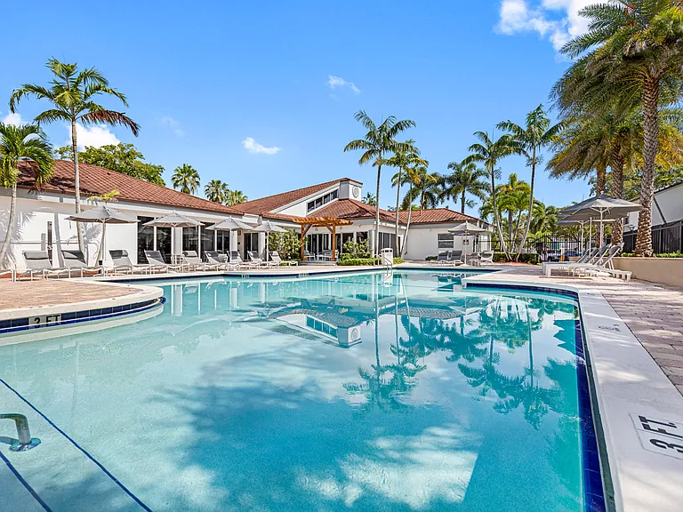 Centro at Davie Apartments — Photo 4