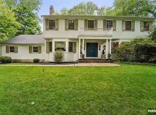 105 Deerhorn Ct, Upper Saddle River, NJ 07458