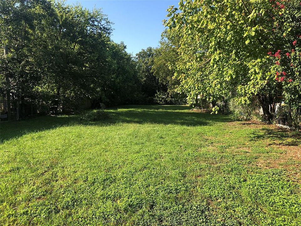 1st image of 1105 Locust St Lot C