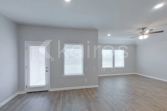 122 Santiago Ct — Photo 3