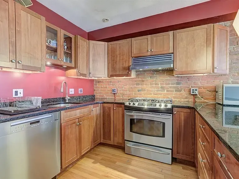 231 Main St #3 — Photo 16