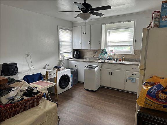 3rd image of 822 Hard Rd