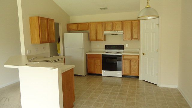 2nd image of 5 Louisburg Ln