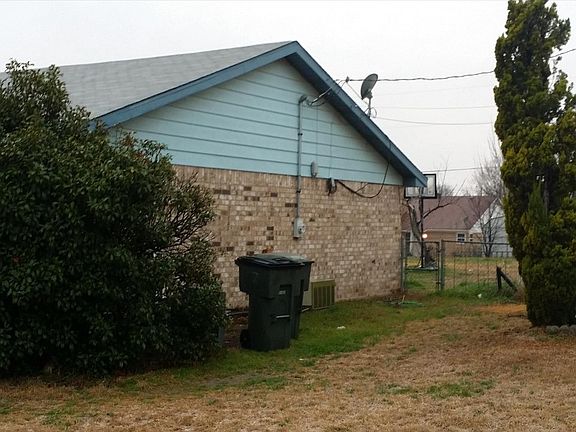 3rd image of 1609 Becker Dr