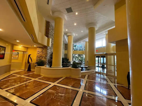 20281 E Country Club Dr APT 810, Aventura, FL 33180