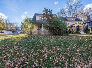 3200 Oak Rd, Cleveland Heights, OH 44118
