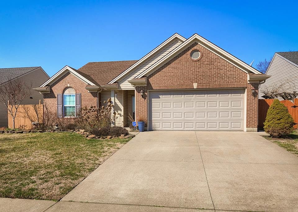 1st image of 484 Camden Cir