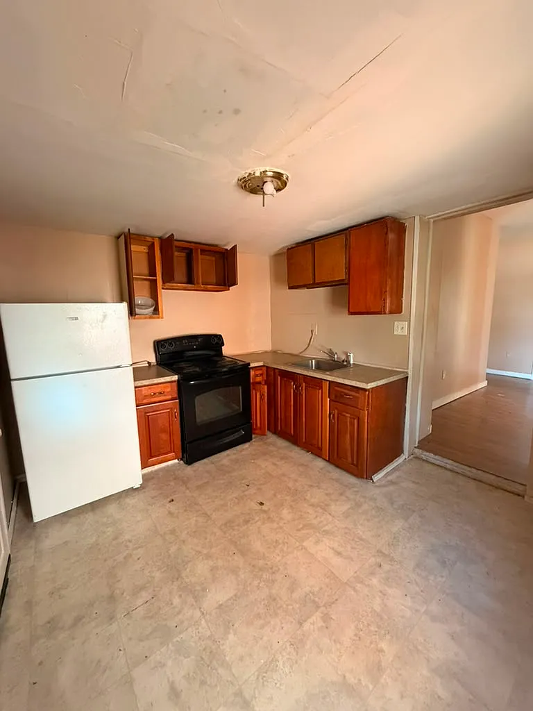 3 bed, 775 sqft, $1,190 — Photo 1