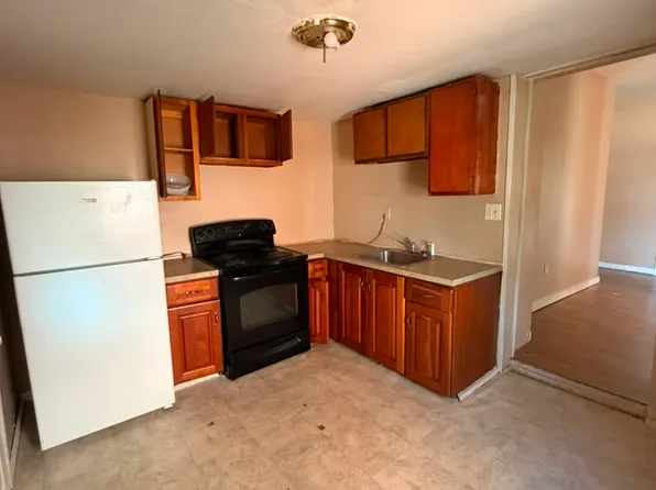 346 2nd St APT 2, Troy, NY 12180