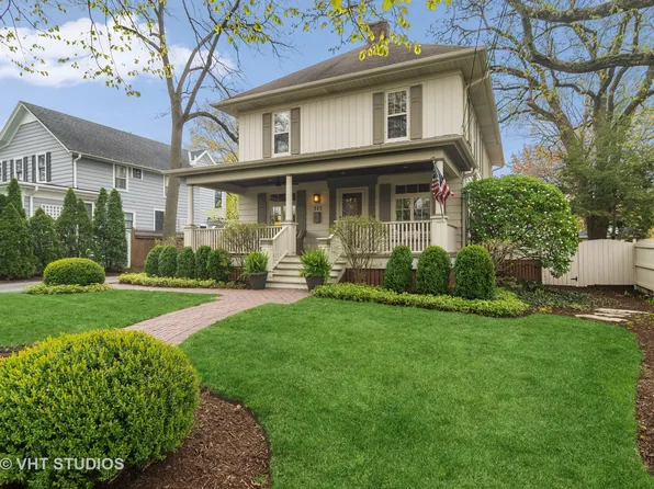 245 W Lincoln Ave, Barrington, IL 60010