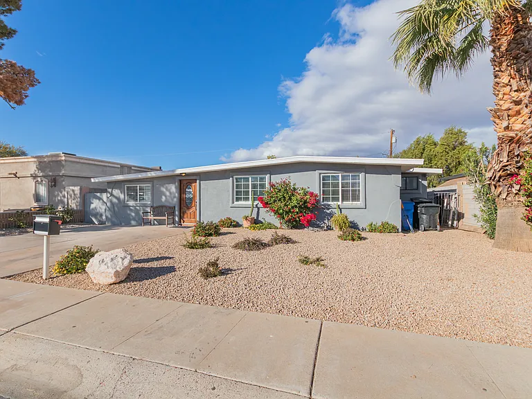 2844 E Blanche Dr — Photo 13