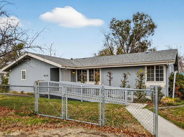 609 SE Evergreen Ave, Redmond, OR 97756