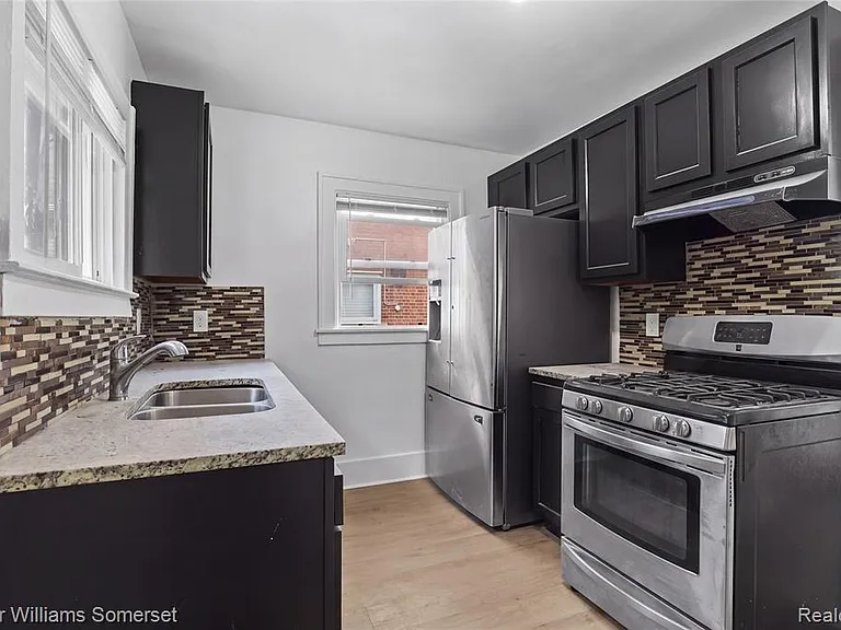 23525 Kress St — Photo 15