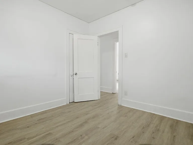 5045 Fairview St — Photo 13