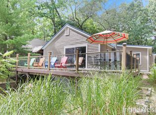 9598 Peninsula Dr, Grant, MI 49327