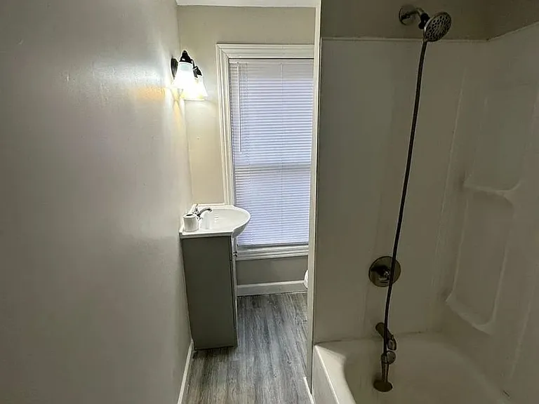 605 N Detroit St — Photo 5