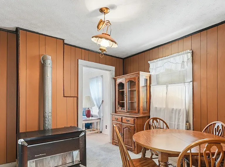 923 Elizabeth St — Photo 12