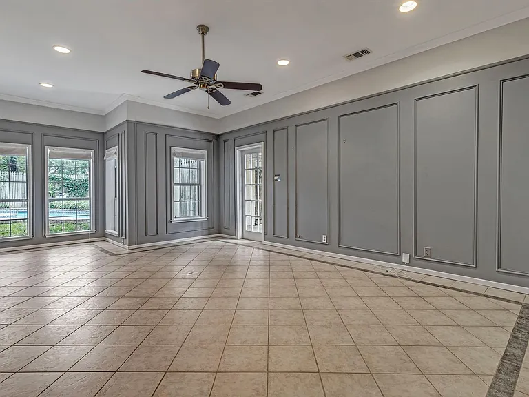 112 Cloverleaf Ave — Photo 8