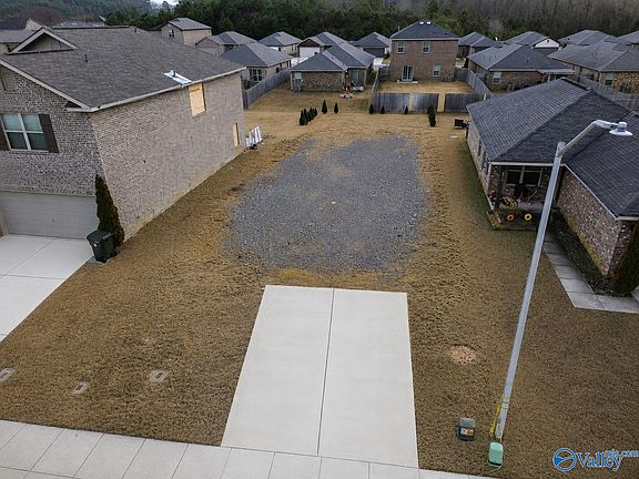 2nd image of 121 Winstead Cir
