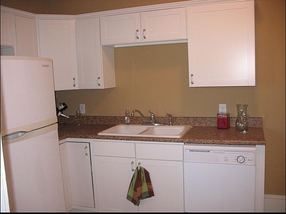 3rd image of 1594 Dayton Ave APT 4