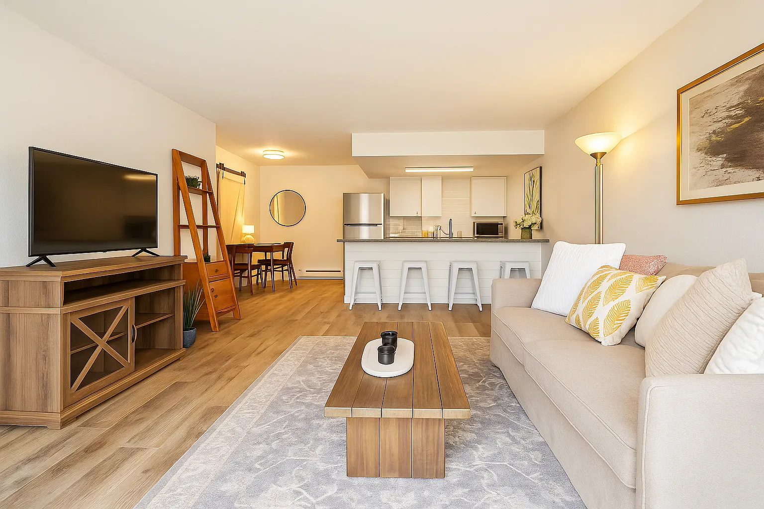 645 Manhattan Pl — Photo 3