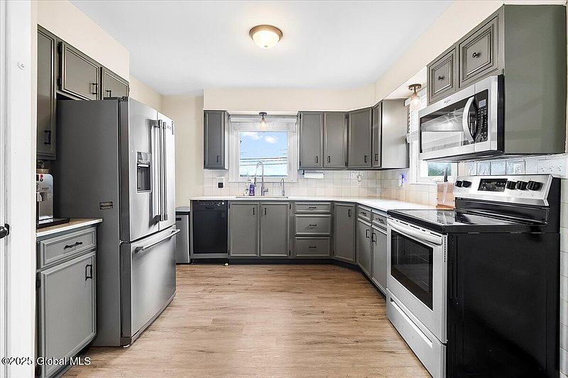 3rd image of 2256 Brookview Road