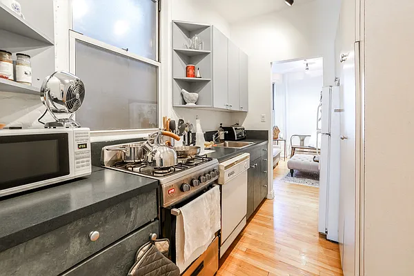 Rented by Bond New York | media 15