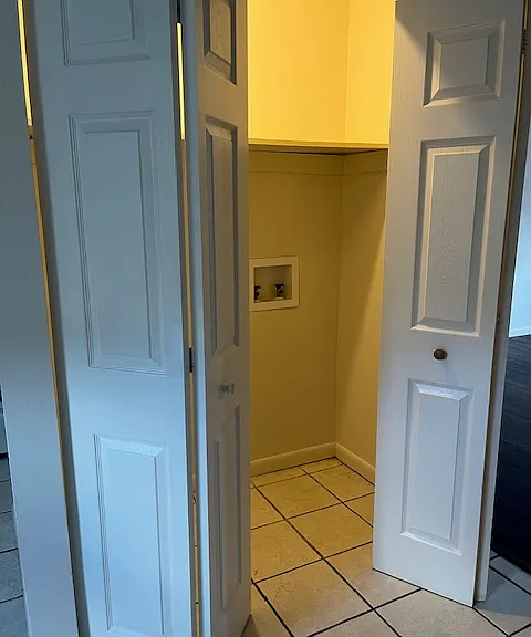 Washer/dryer hookups