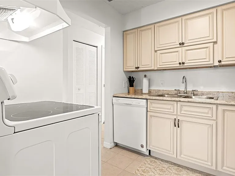 4215 E Bay Dr #1806D — Photo 12