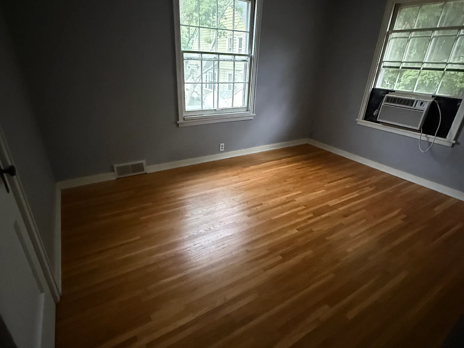 511 E Fellows St — Photo 3