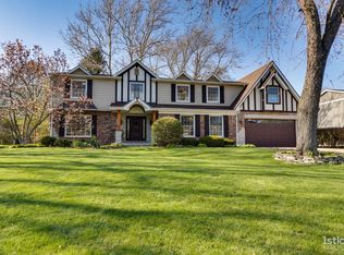 26W130 Tomahawk Dr, Wheaton, IL 60189