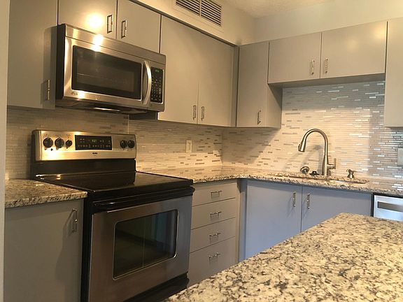 5th image of 320 Black Oak Ct