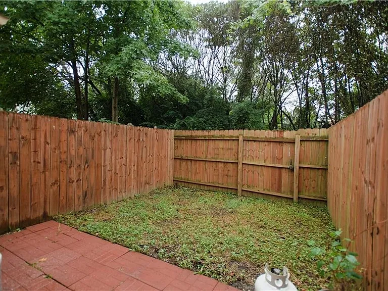 63 Lucinda Ct — Photo 12