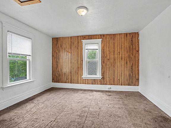 4th image of 945 Sheridan Ave SW