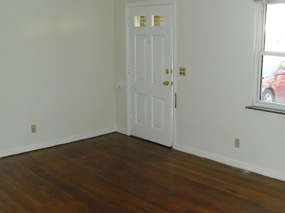 3rd image of 8447 Wicklow Ave
