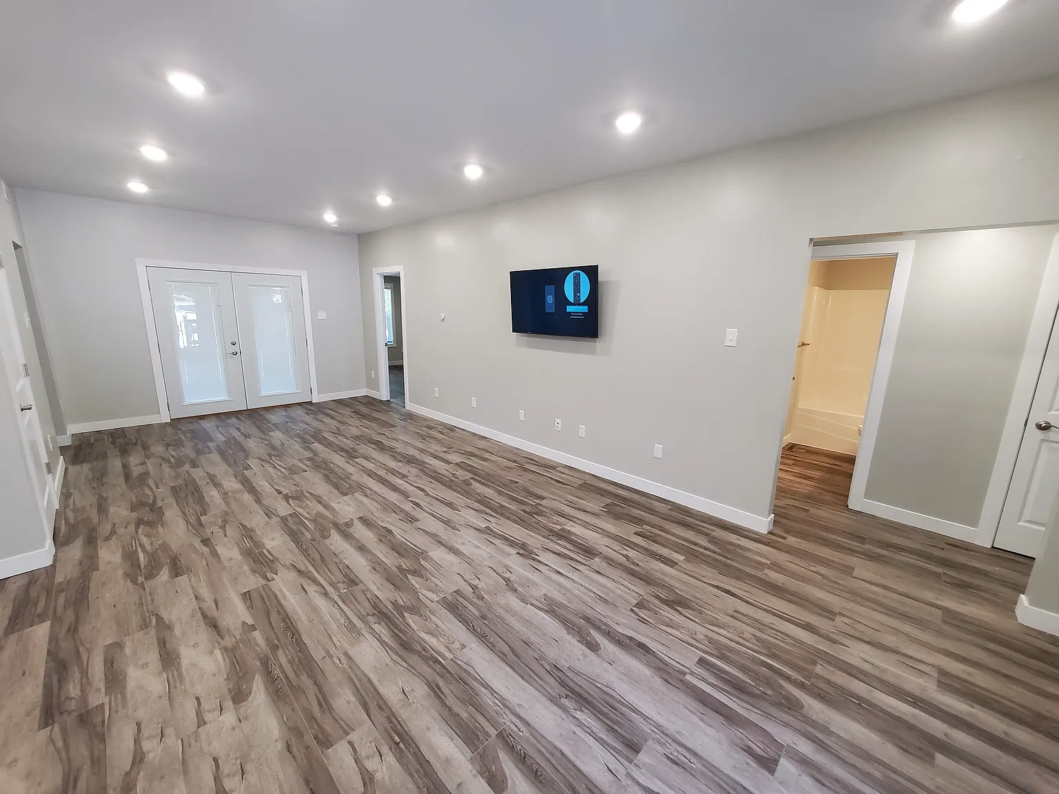 5 bed, $5,475 — Photo 2