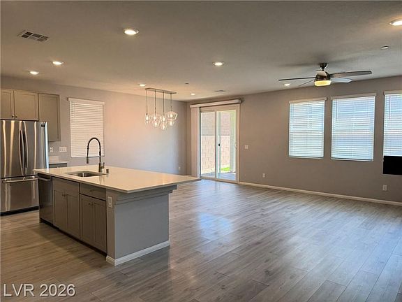 4th image of 3025 Gravino Ave
