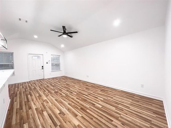 5th image of 5415 Myrtlewood St