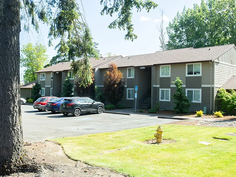 Barclay Square Where Convenience Meets Community Up to 1-Month Free! — Photo 18