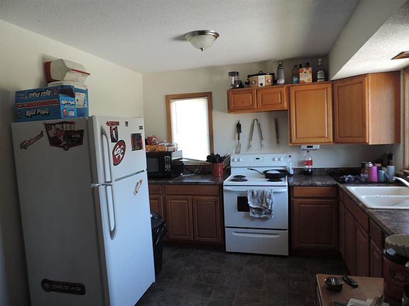 4th image of 100 School House Ln #1 & 2